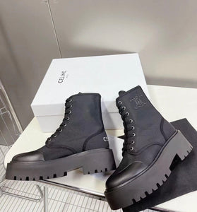 Triomphe Boots