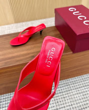 Load image into Gallery viewer, Thong Sandals
