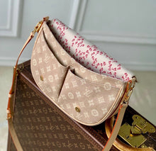 Load image into Gallery viewer, Escape Bag
