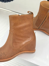 Load image into Gallery viewer, Leather Boots
