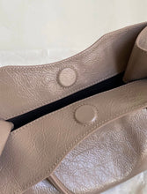 Load image into Gallery viewer, City Tote
