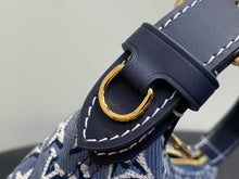Load image into Gallery viewer, Hills Pochette
