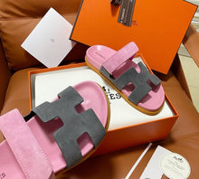 Load image into Gallery viewer, Chypre Sandals
