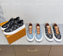 Load image into Gallery viewer, Logo Trainers
