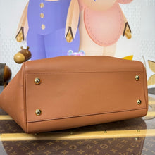 Load image into Gallery viewer, Vendome Tote
