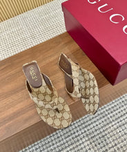 Load image into Gallery viewer, Thong Sandals
