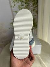 Load image into Gallery viewer, Nama Sneakers
