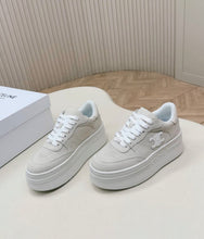 Load image into Gallery viewer, Triomphe Trainers
