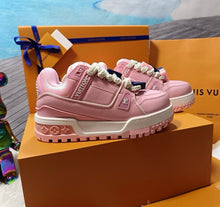 Load image into Gallery viewer, Logo Trainers
