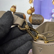 Load image into Gallery viewer, Vendome Tote
