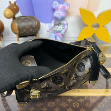 Load image into Gallery viewer, Side Trunk
