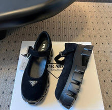 Load image into Gallery viewer, Leather Pumps
