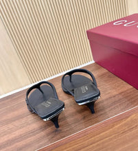 Load image into Gallery viewer, Thong Sandals
