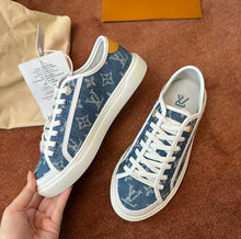 Load image into Gallery viewer, Logo Trainers
