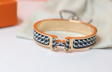 Load image into Gallery viewer, Clic Bracelet
