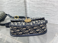 Load image into Gallery viewer, Medilion Flap Bag

