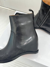 Load image into Gallery viewer, Leather Boots
