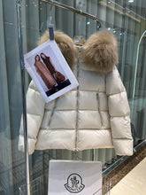 Load image into Gallery viewer, Laichefur Jacket
