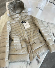 Load image into Gallery viewer, Raies Jacket
