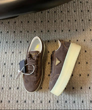 Load image into Gallery viewer, Platform Trainers

