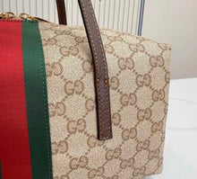 Load image into Gallery viewer, Boston Tote
