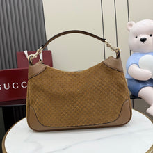 Load image into Gallery viewer, Medium Shoulder Bag
