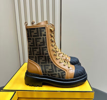 Load image into Gallery viewer, Logo Boots
