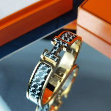 Load image into Gallery viewer, Clic Bracelet
