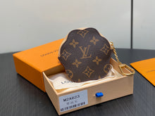 Load image into Gallery viewer, Paw Coin Purse
