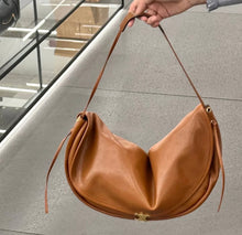 Load image into Gallery viewer, Halfmoon Bag
