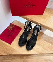 Load image into Gallery viewer, Rockstud Wedges
