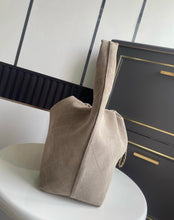 Load image into Gallery viewer, 26 Hobo
