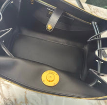 Load image into Gallery viewer, Madrid Large
