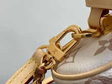 Load image into Gallery viewer, Vanity Chain Pouch
