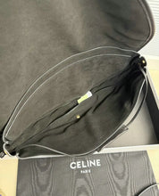 Load image into Gallery viewer, Halfmoon Bag
