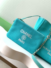 Load image into Gallery viewer, Deauville Tote
