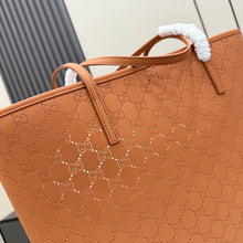 Load image into Gallery viewer, Tribeca Tote
