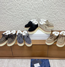 Load image into Gallery viewer, Shearling Boots
