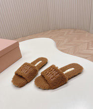 Load image into Gallery viewer, Shearling Slippers

