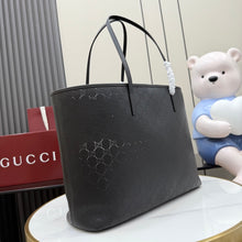 Load image into Gallery viewer, Tribeca Tote
