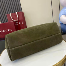 Load image into Gallery viewer, Maxi Softbit Bag
