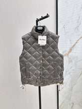 Load image into Gallery viewer, The Cube Gilet
