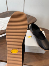 Load image into Gallery viewer, Leather Flats
