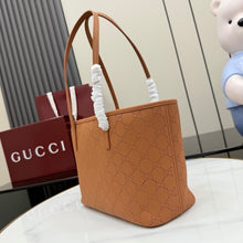 Load image into Gallery viewer, Tribeca Tote Small
