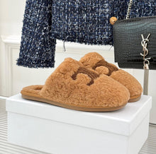 Load image into Gallery viewer, Fur Slippers
