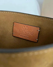 Load image into Gallery viewer, Suede Tassel Shoulder Bag
