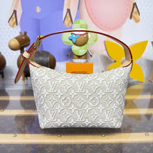 Load image into Gallery viewer, Hills Pochette
