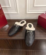 Load image into Gallery viewer, GG Slippers
