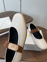 Load image into Gallery viewer, Leather Flats
