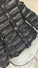Load image into Gallery viewer, Baranfe Jacket
